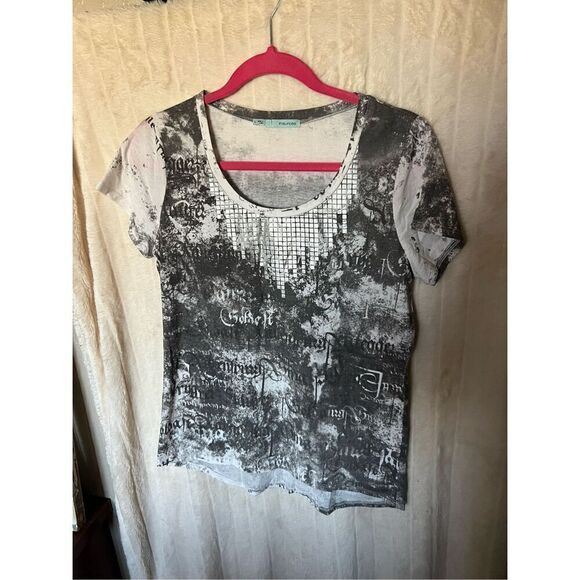 Maurices Grey And White Patterned T-Shirt Woman’s Size Large - Picture 1 of 5